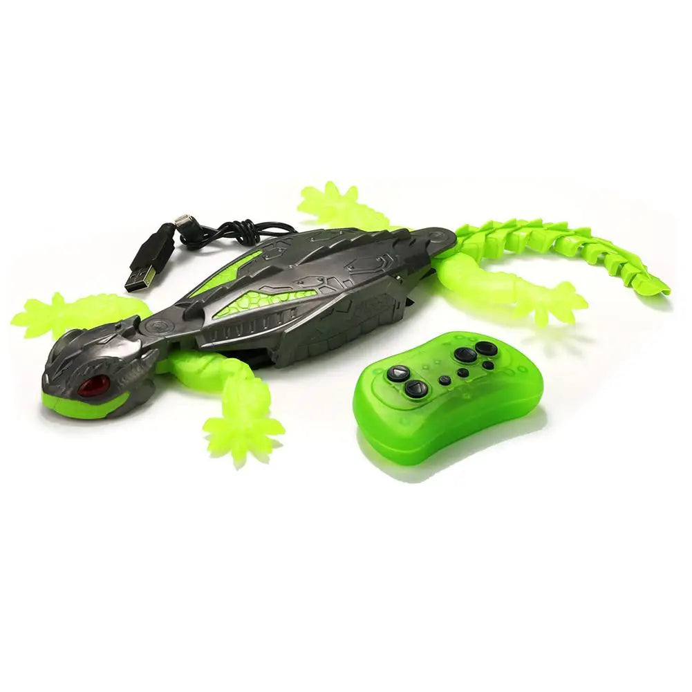 Remote control gecko with its charging cable and remote